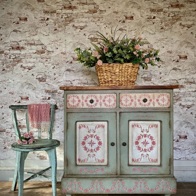 Decor Transfers® – Annie Sloan Flower Garland – total sheet size 24″x35″, cut into 2 sheets